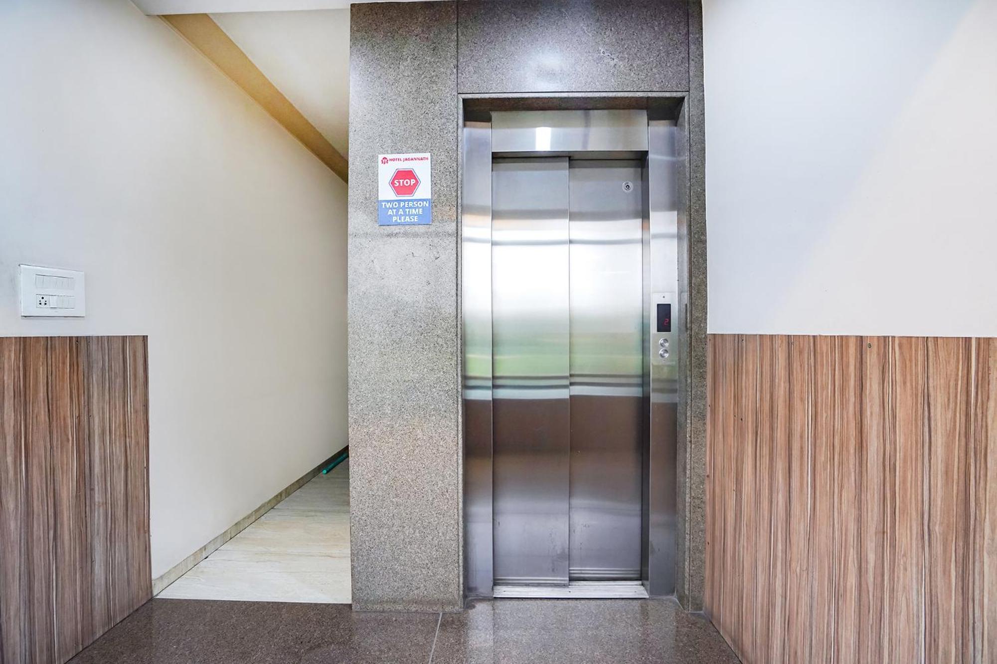 Fabhotel Jagannath - Nr Platinum Hospital, Sitabuldi 那格浦尔 外观 照片